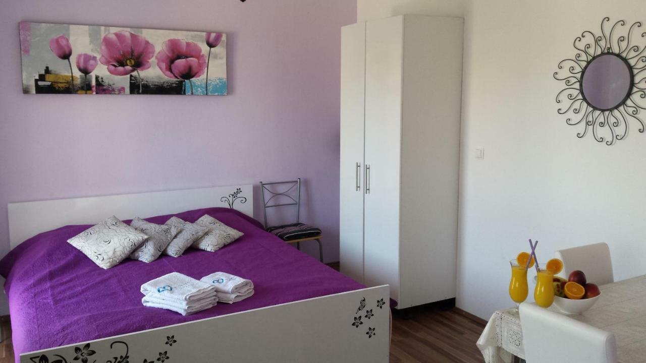 Apartments Lavanda Biograd Na Moru Esterno foto