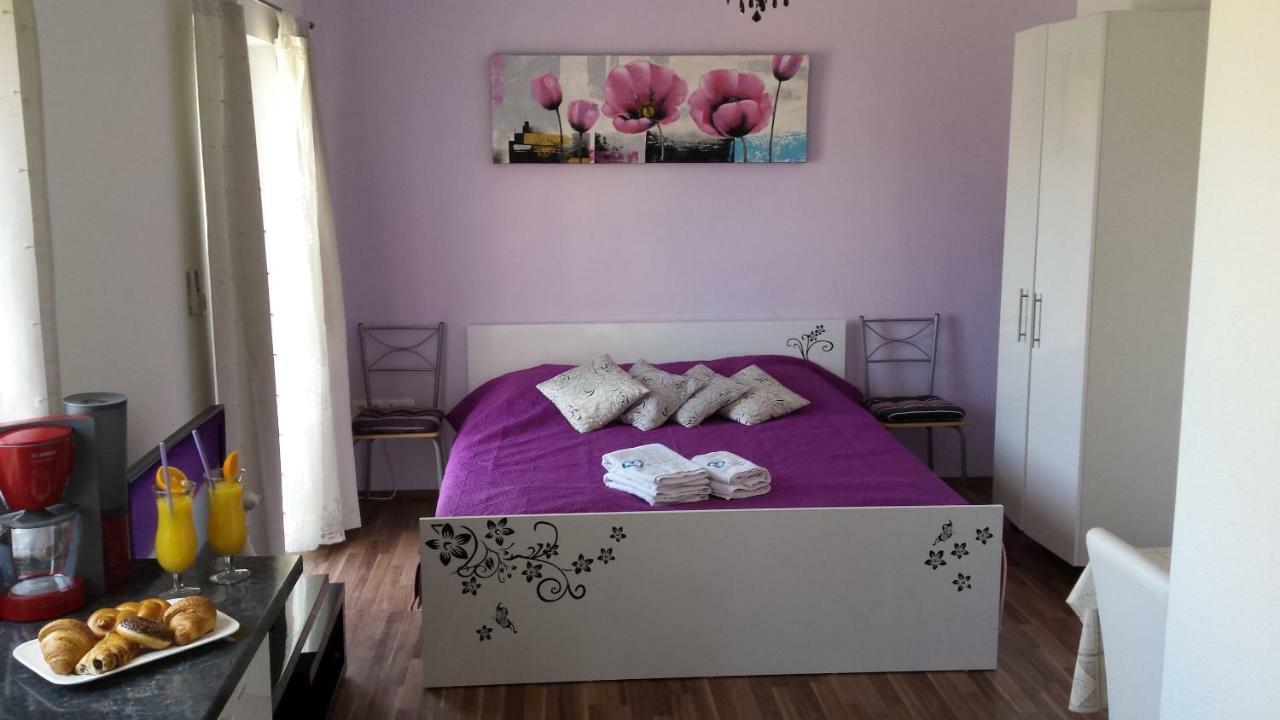 Apartments Lavanda Biograd Na Moru Esterno foto