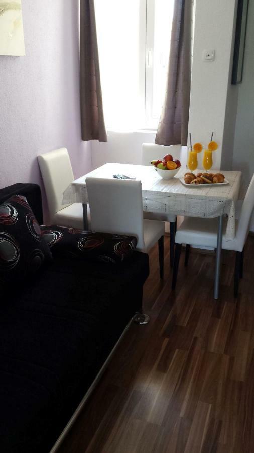 Apartments Lavanda Biograd Na Moru Esterno foto