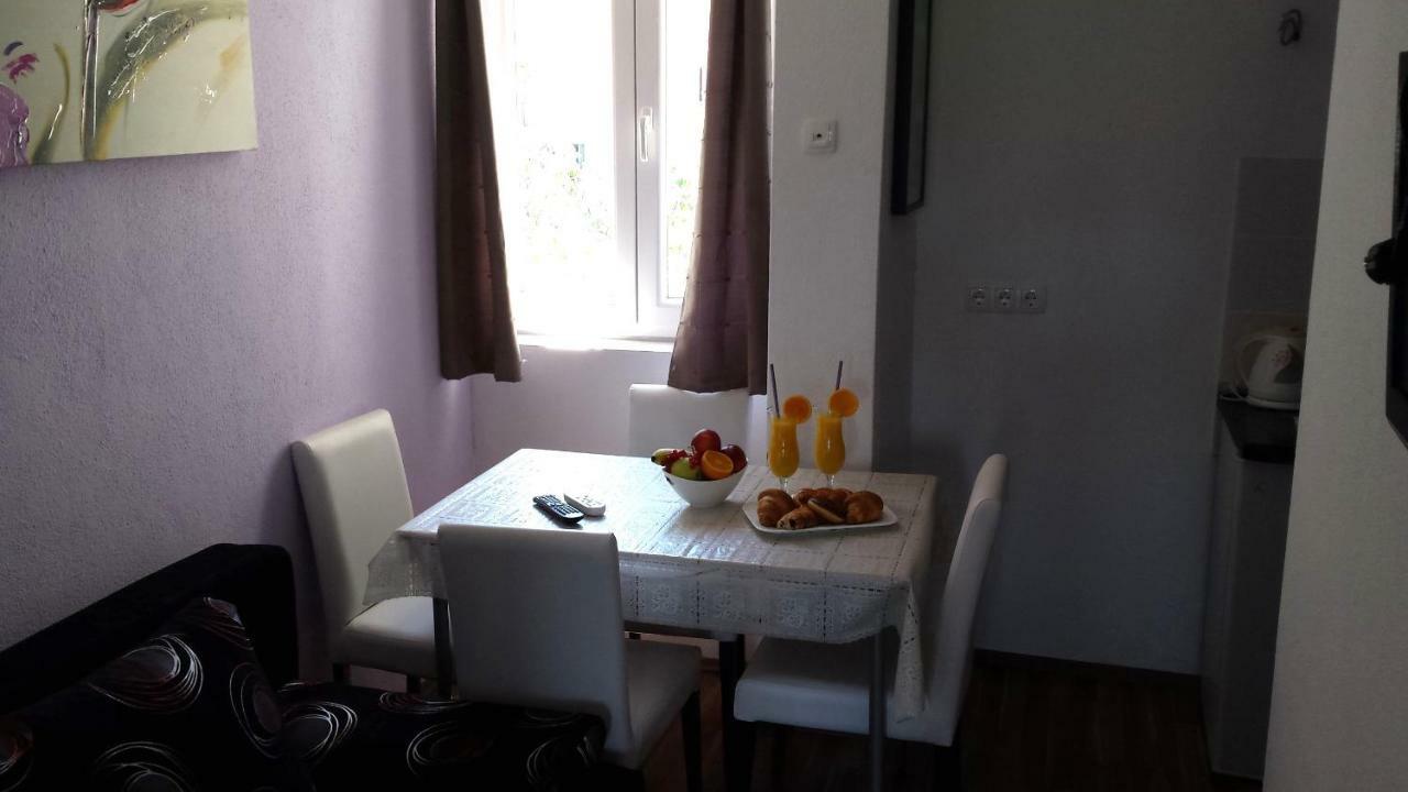 Apartments Lavanda Biograd Na Moru Esterno foto