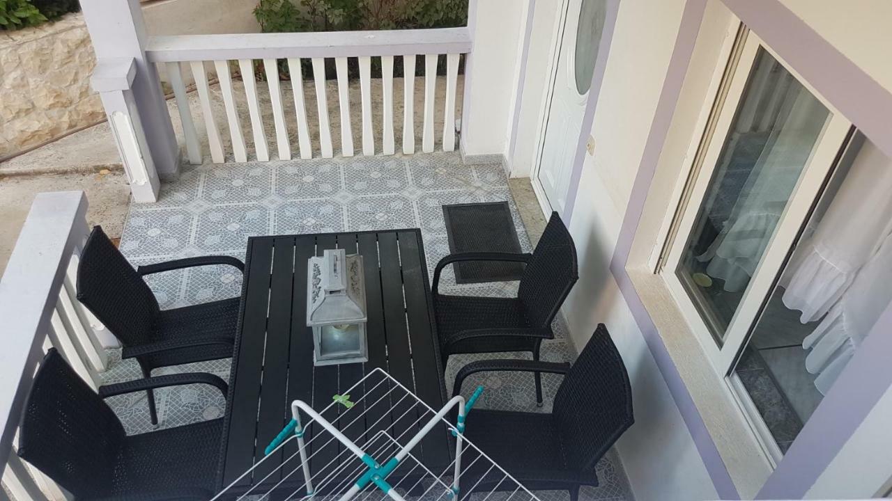 Apartments Lavanda Biograd Na Moru Esterno foto